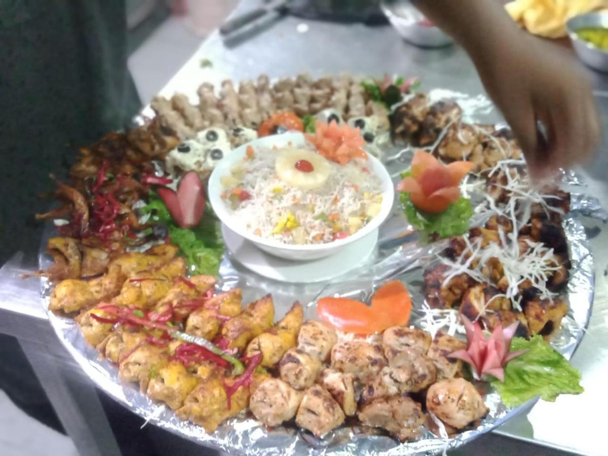 Shahi Palace Hotel Chichawatni Екстер'єр фото